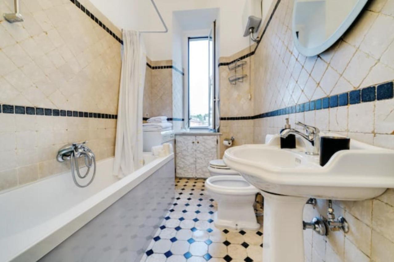 Sunny Flat In Elegant Building Close To Colosseum Rome Buitenkant foto