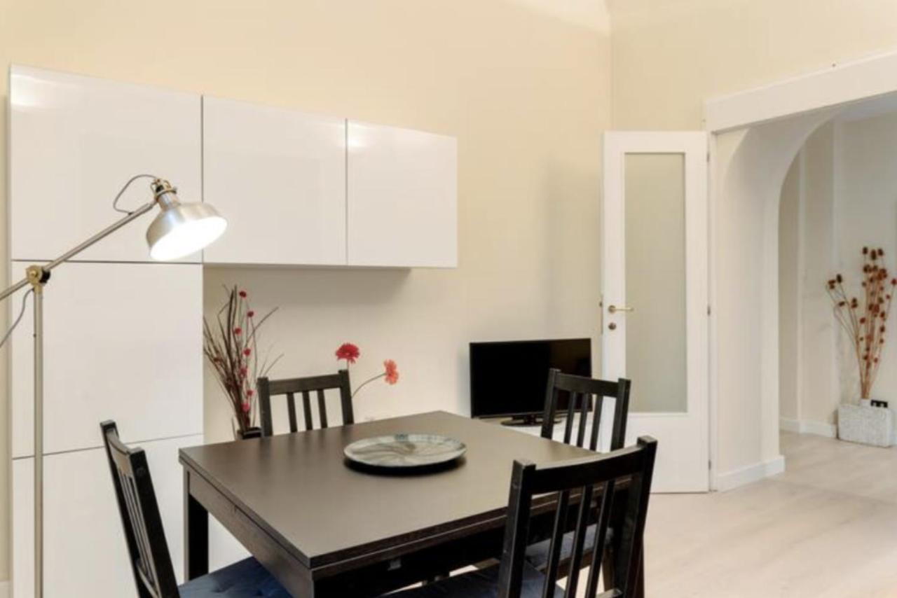 Sunny Flat In Elegant Building Close To Colosseum Rome Buitenkant foto