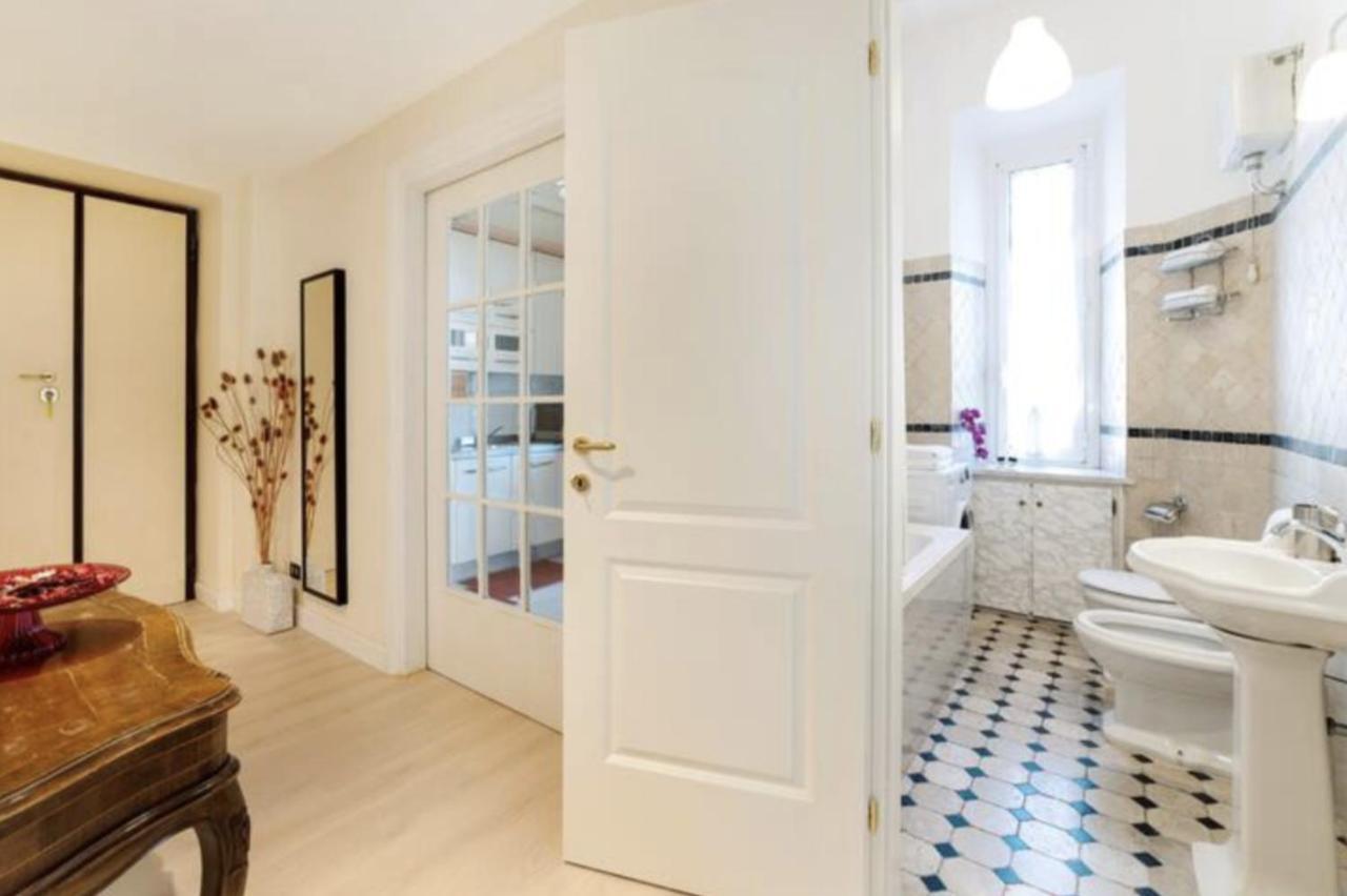 Sunny Flat In Elegant Building Close To Colosseum Rome Buitenkant foto